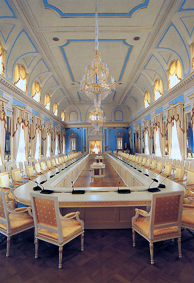 Konstantinovsky Palace / Константиновский дворец происходит внимательно рассматривая